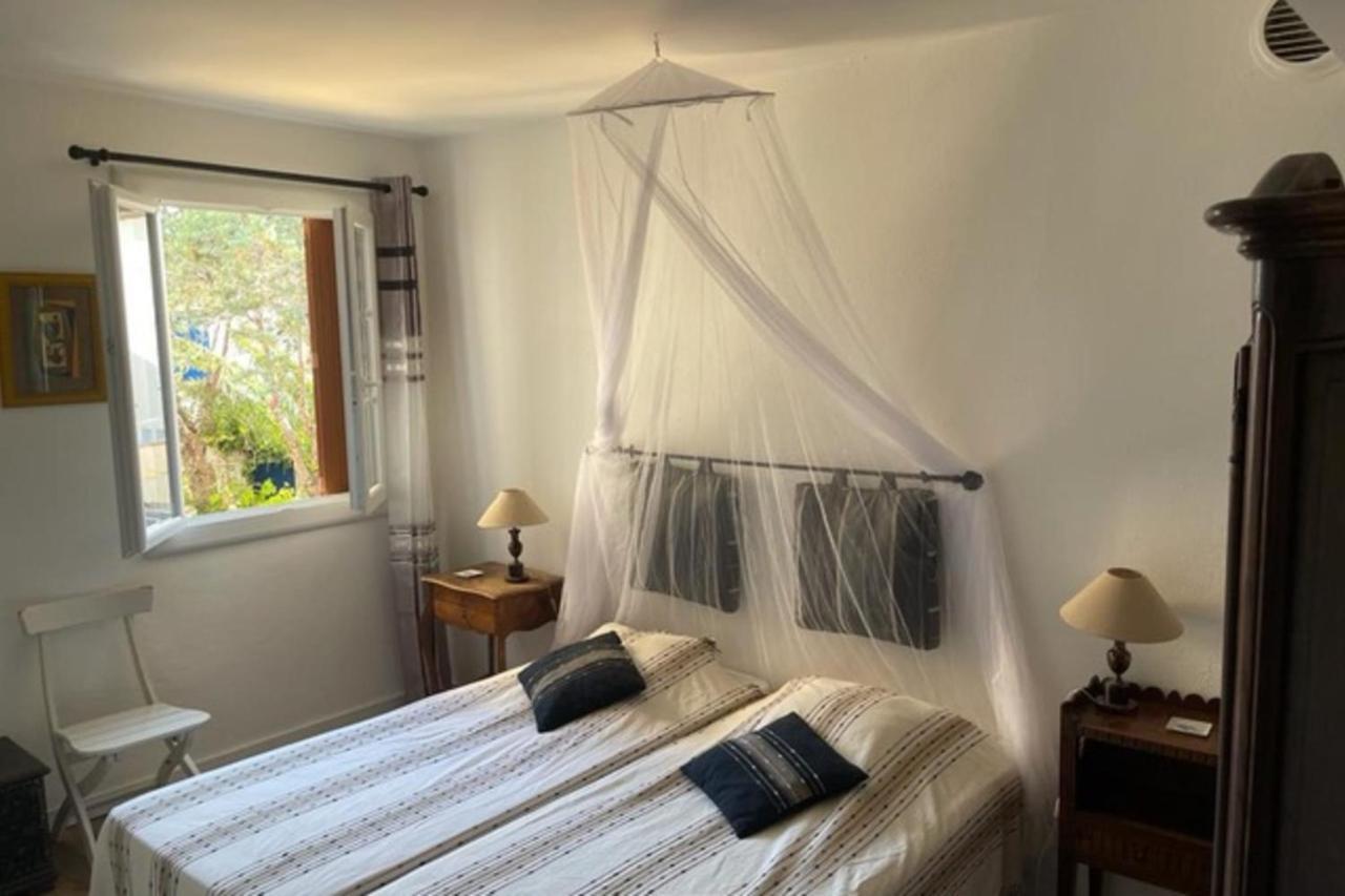 Charming Apartment Overlooking The Lake City Grimaud Bagian luar foto